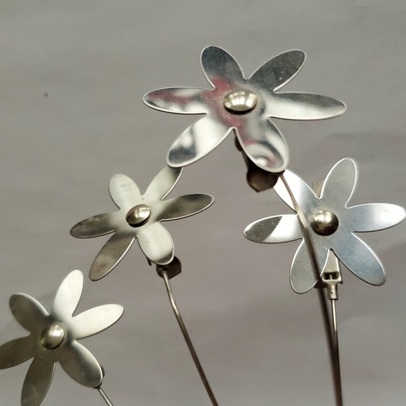 Umbra PETAL Photo Display Designed by Tom Vincent Stylish Interior Decoration - Picture 4 of 6